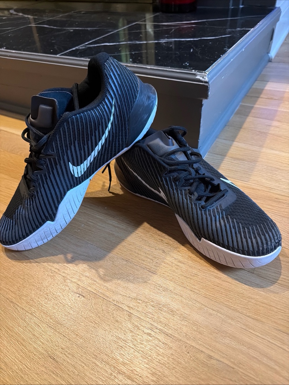 Nike Court Air Zoom Vapor 11 tennis shoe size men’s 9.5 women’s 11